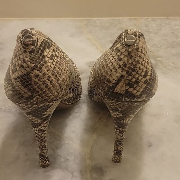 Calvin Klein Whinnie Leather Snakeskin Round Toe Pumps Heels Office Work 7.5 - Picture 4 of 10
